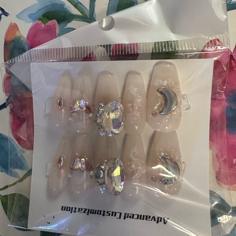 Handmade Press-On Nails w/ Large Charms – Bold & Luxe 💅